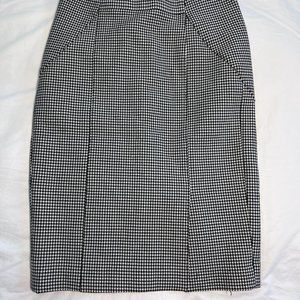 Banana Republic Black and White Houndstooth Skirt